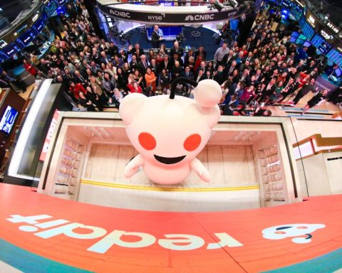 <title>Navigating the Waves: Hedge Fund's $1 Billion Bet Aligns with Reddit's meteoric Rise</title>