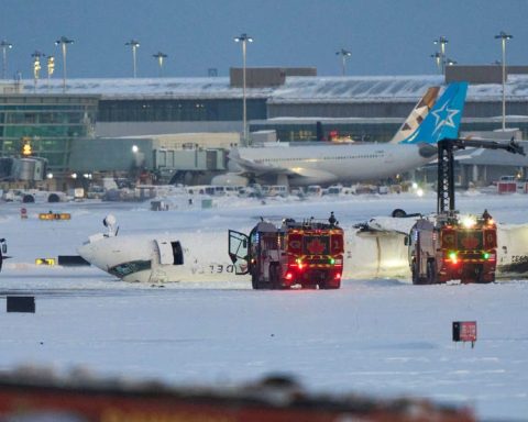 <title>Unpacking the Factors Behind Delta's Unconventional Landing</title>