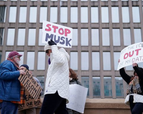 Court Overturns Trump's Mass Firings of Probationary Employees