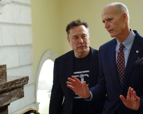<title>Behind the Scenes: GOP Senators and Their Text Exchanges with Elon Musk</title>