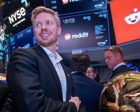 <h1>Reddit Outpaces Rivals with Impressive Ad Revenue Growth</h1>