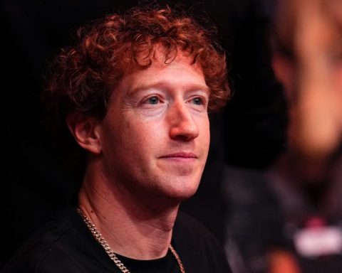 Mark Zuckerberg's Dazzling Rolex: The Must-Have Accessory at UFC