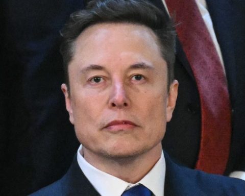 <title>Elon Musk Faces Tough Times as Tesla Shares Fall 15%</title>