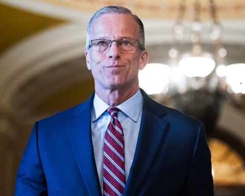 Senate Approves $13 Billion Cut in Non-Defense Spending to Avert Shutdown