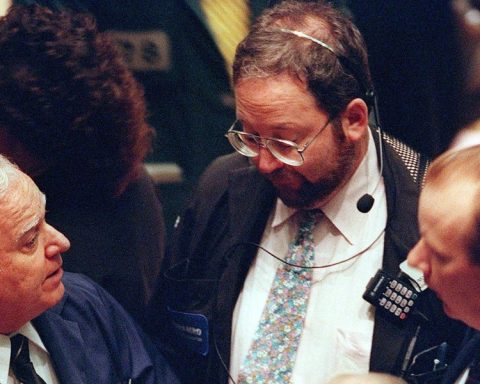 Surviving the Digital Frenzy: 25 Years of Market Wisdom