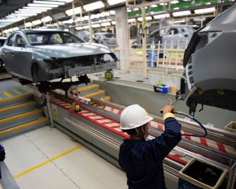 <title>Manufacturing Revolution: Mexico's Auto Industry</title>