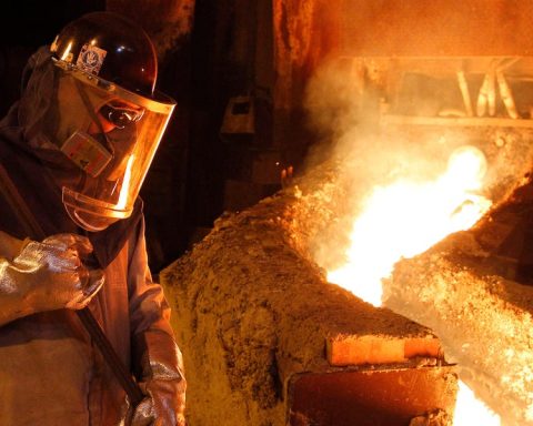 Copper Chronicles: The Clash of Markets in New York and London