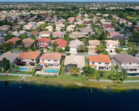 A Serene Snapshot of Miramar's Charming Residential Community