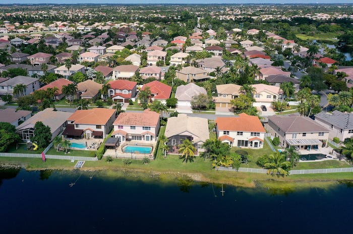 A Serene Snapshot of Miramar's Charming Residential Community